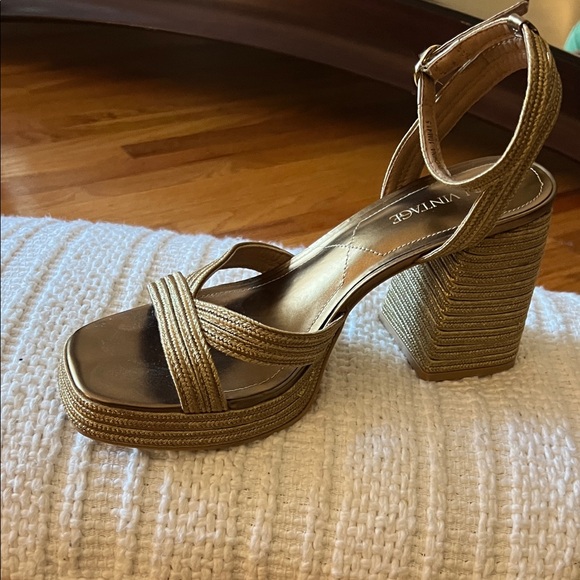 Crown Vintage Metallic Gold Block Heel Sandals - Picture 1 of 3